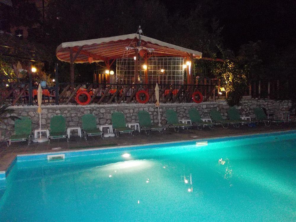 Argo Pool & Bar Aparthotel Benitses  Exteriör bild